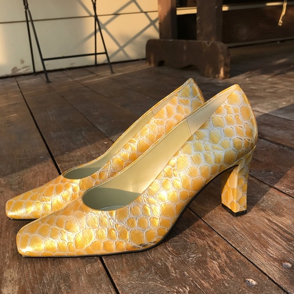 Yellow pumps - Picture 5 of 7