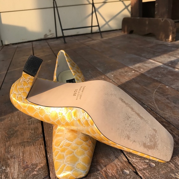 Yellow pumps - Picture 7 of 7