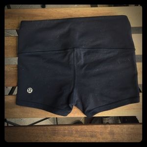 Lululemon simply bare shorts (black)