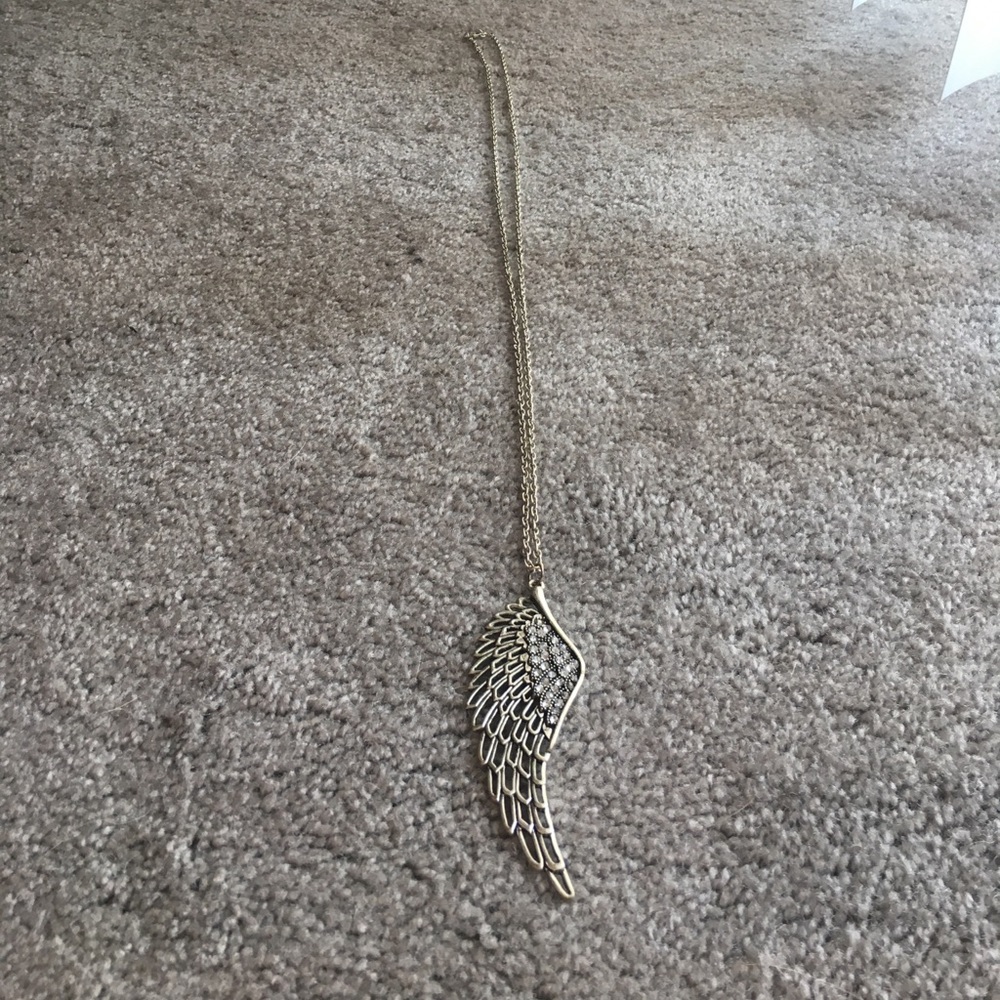 Long decorative wing necklace