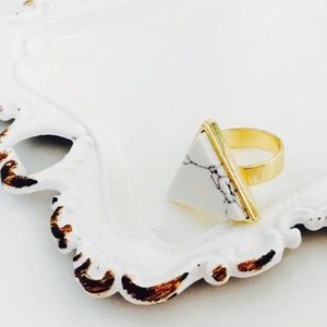White howlite ring