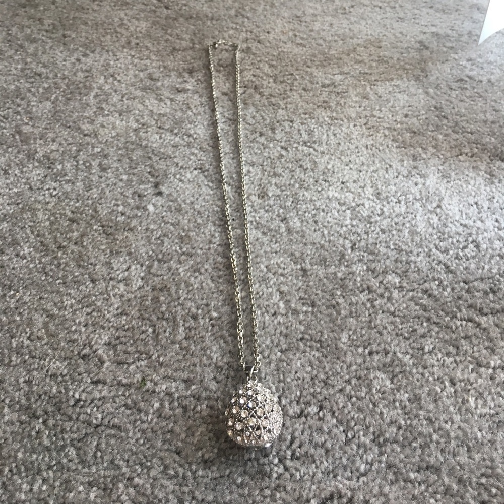 Decorative teardrop necklace