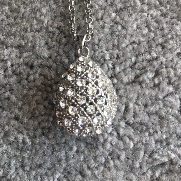 Decorative teardrop necklace - Picture 2 of 3