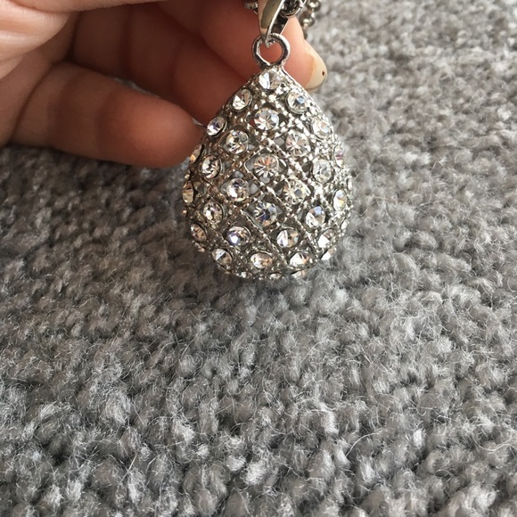 Decorative teardrop necklace - Picture 3 of 3