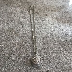 Decorative teardrop necklace