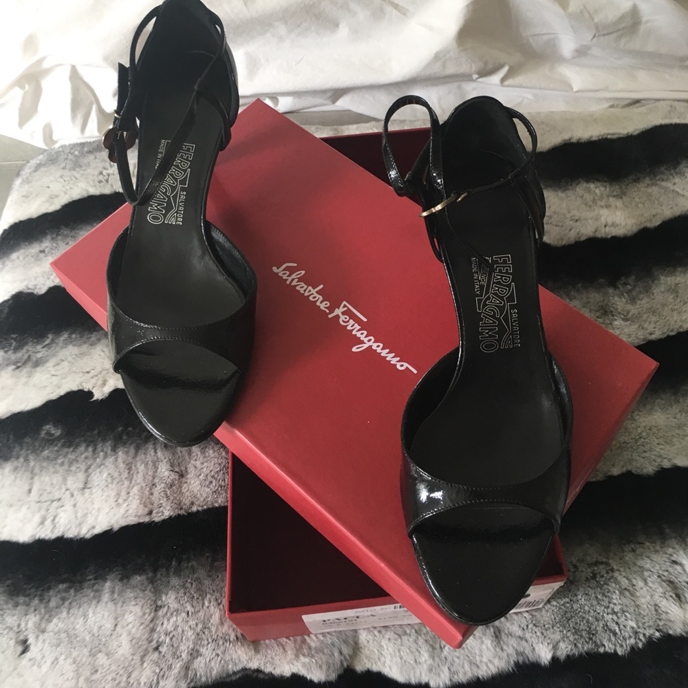 🎉HOST PICK🎉 NEW Ferragamo Kitten Heels