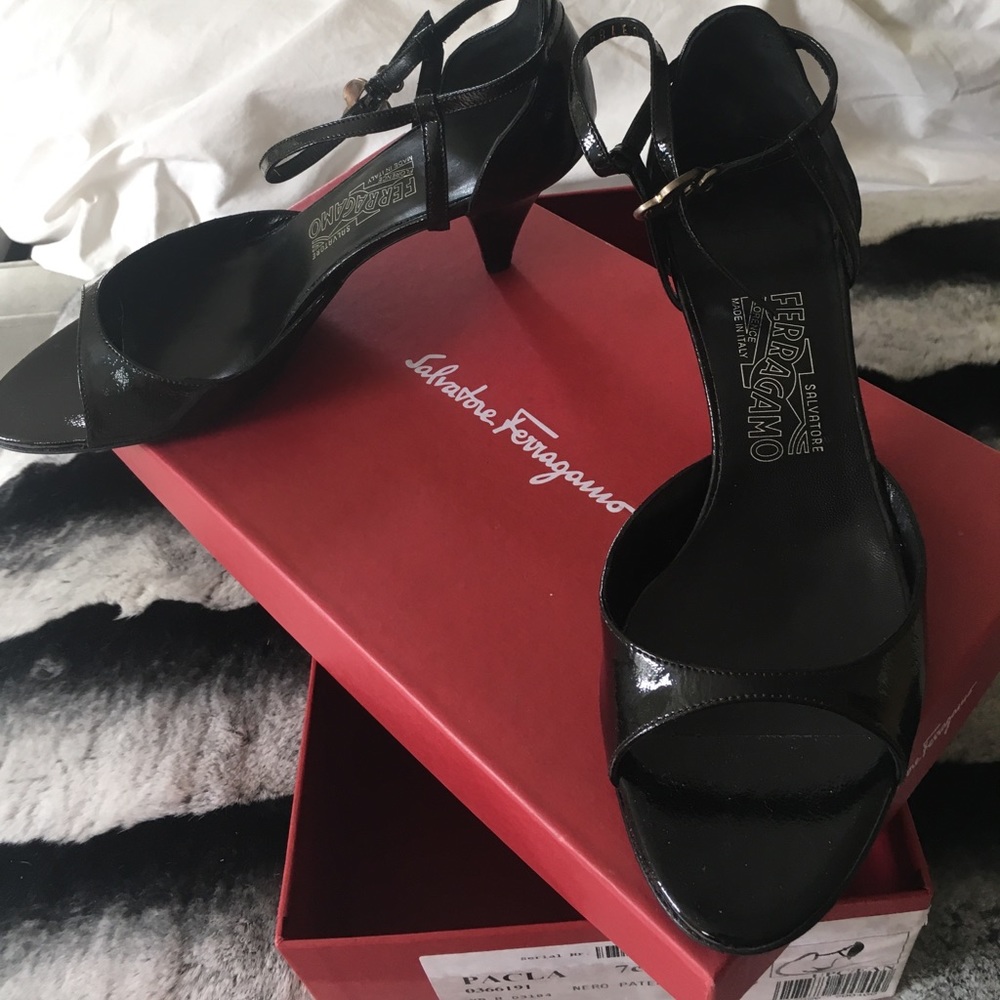 🎉HOST PICK🎉 NEW Ferragamo Kitten Heels - Picture 2 of 4