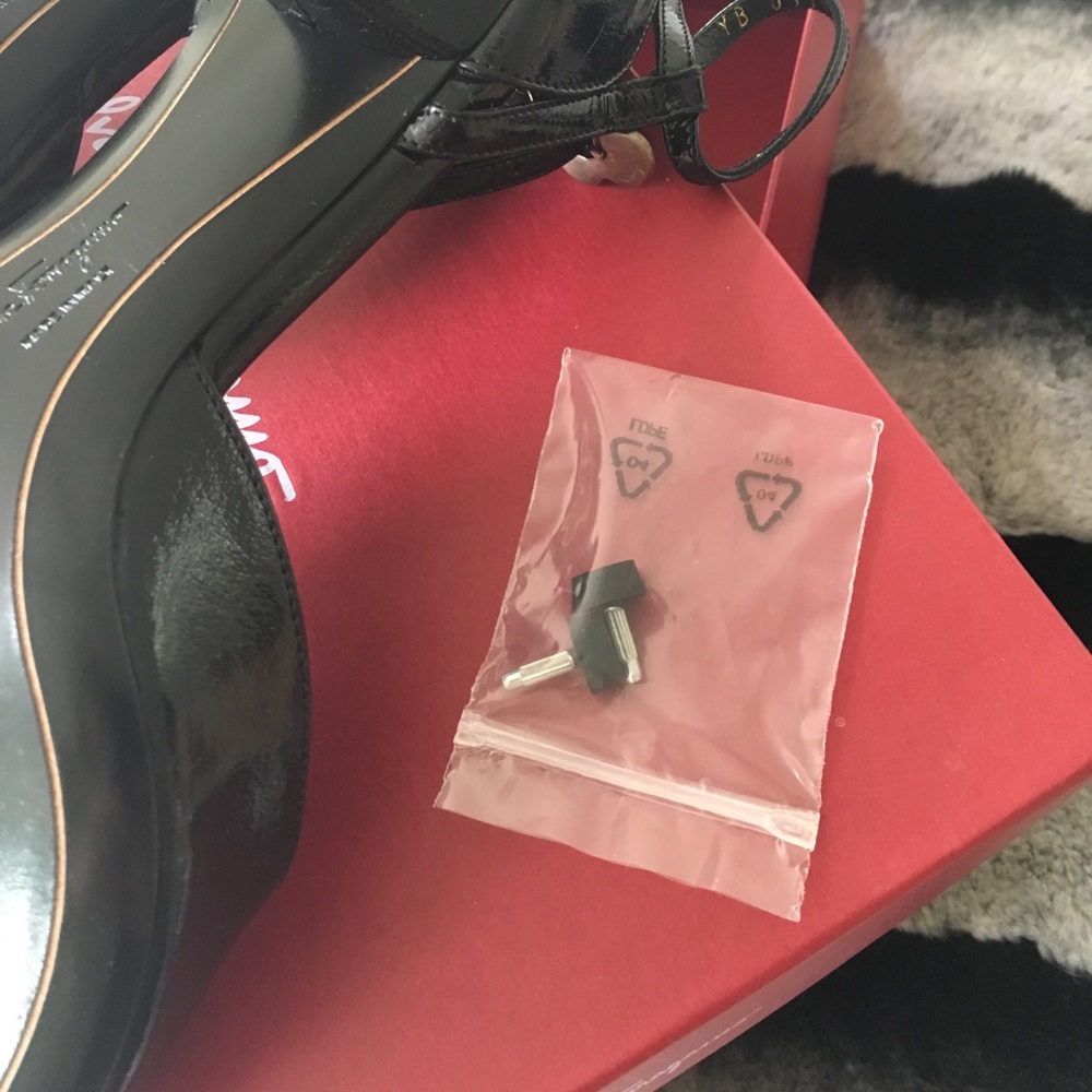 🎉HOST PICK🎉 NEW Ferragamo Kitten Heels - Picture 4 of 4