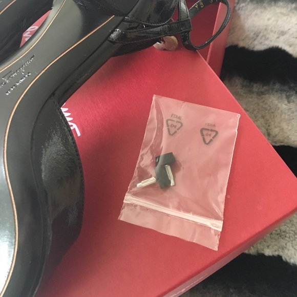 ๐HOST PICK๐ NEW Ferragamo Kitten Heels - Picture 4 of 4