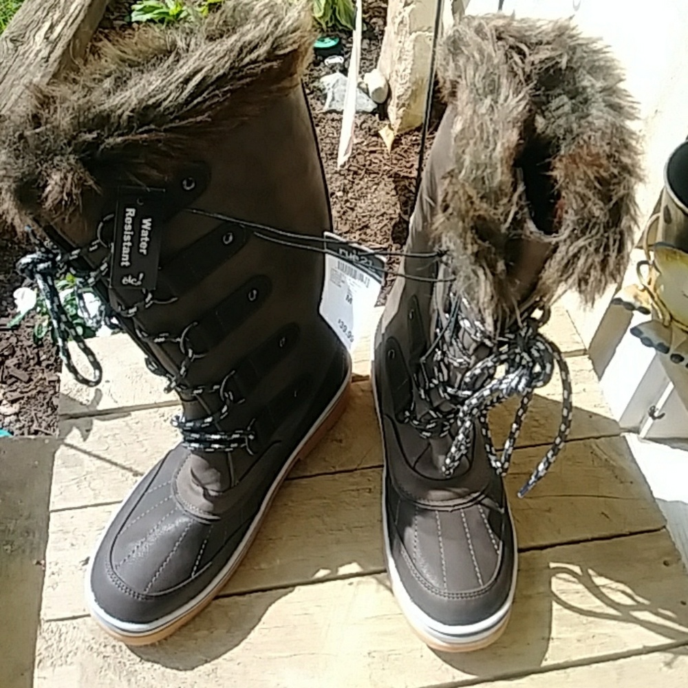 NWT BROWN. & TAN FUR BOOTS SIZE 7/8