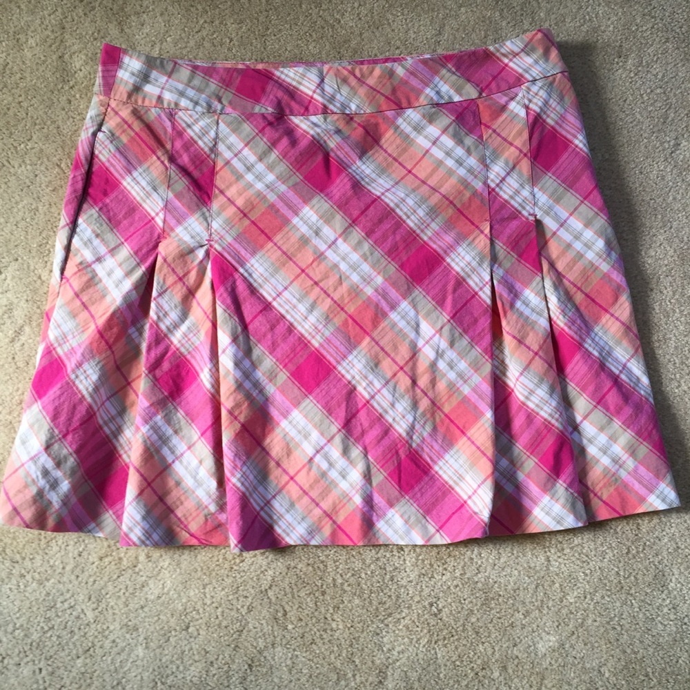 Izod plaid "skort." Sz 12. Golf, tennis. Pockets.