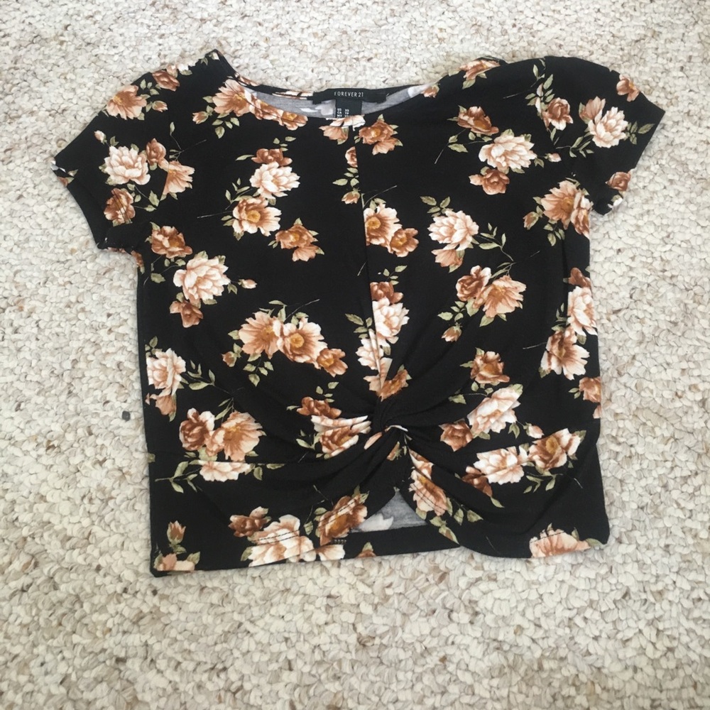 Black floral print short sleeved crop top