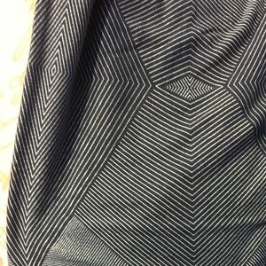 TC LuLaRoe subtle design dark blue n white