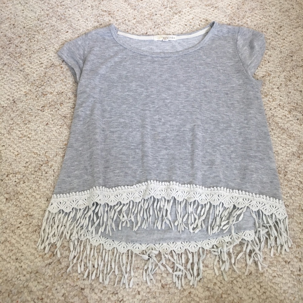 Gray short sleeved top with white fringe bottom