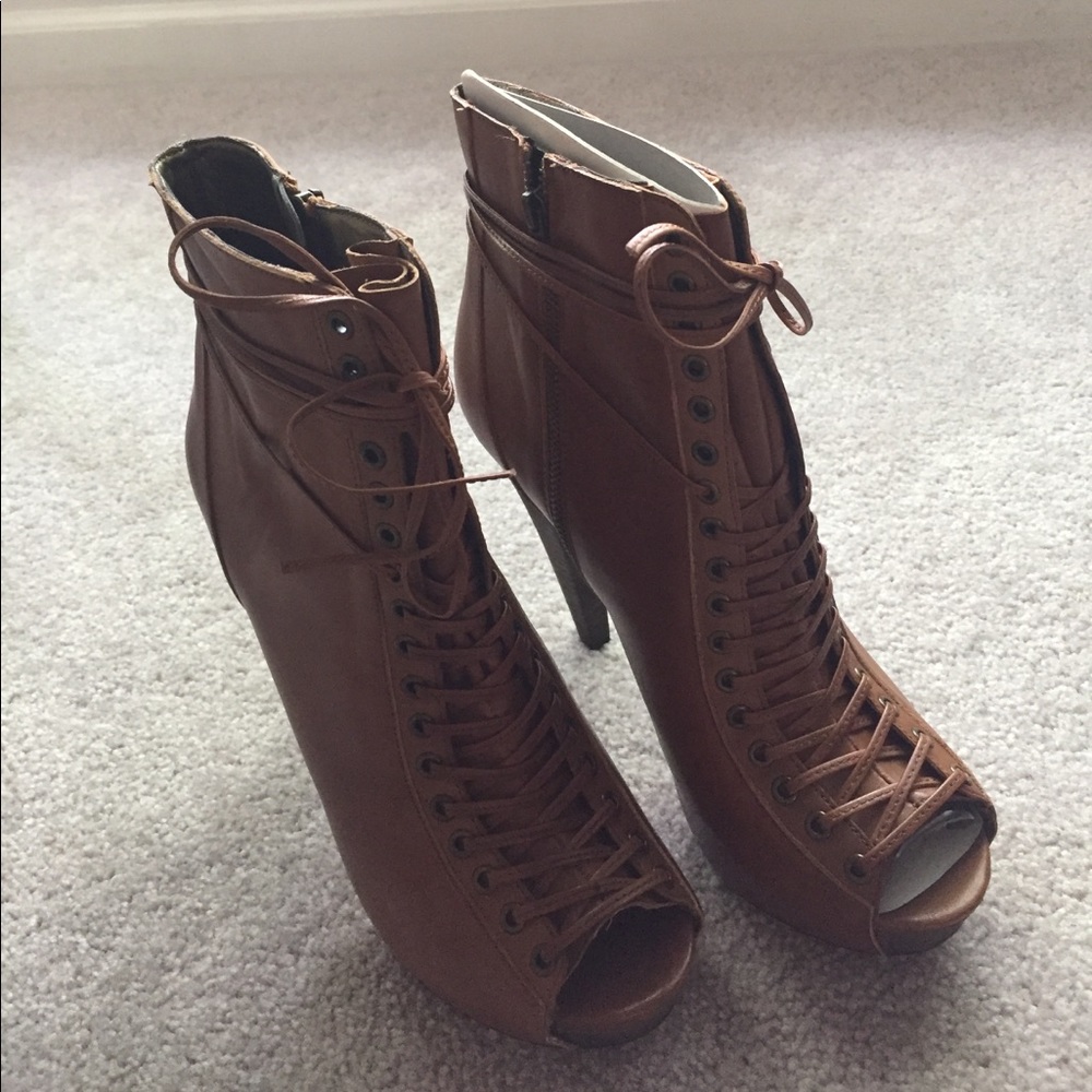 NWB STEVE MADDEN corset booties