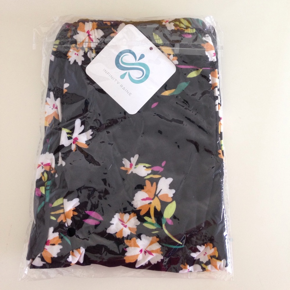 🚨 LAST ONE 🚨 Black Floral Soft Leggings - Picture 5 of 5