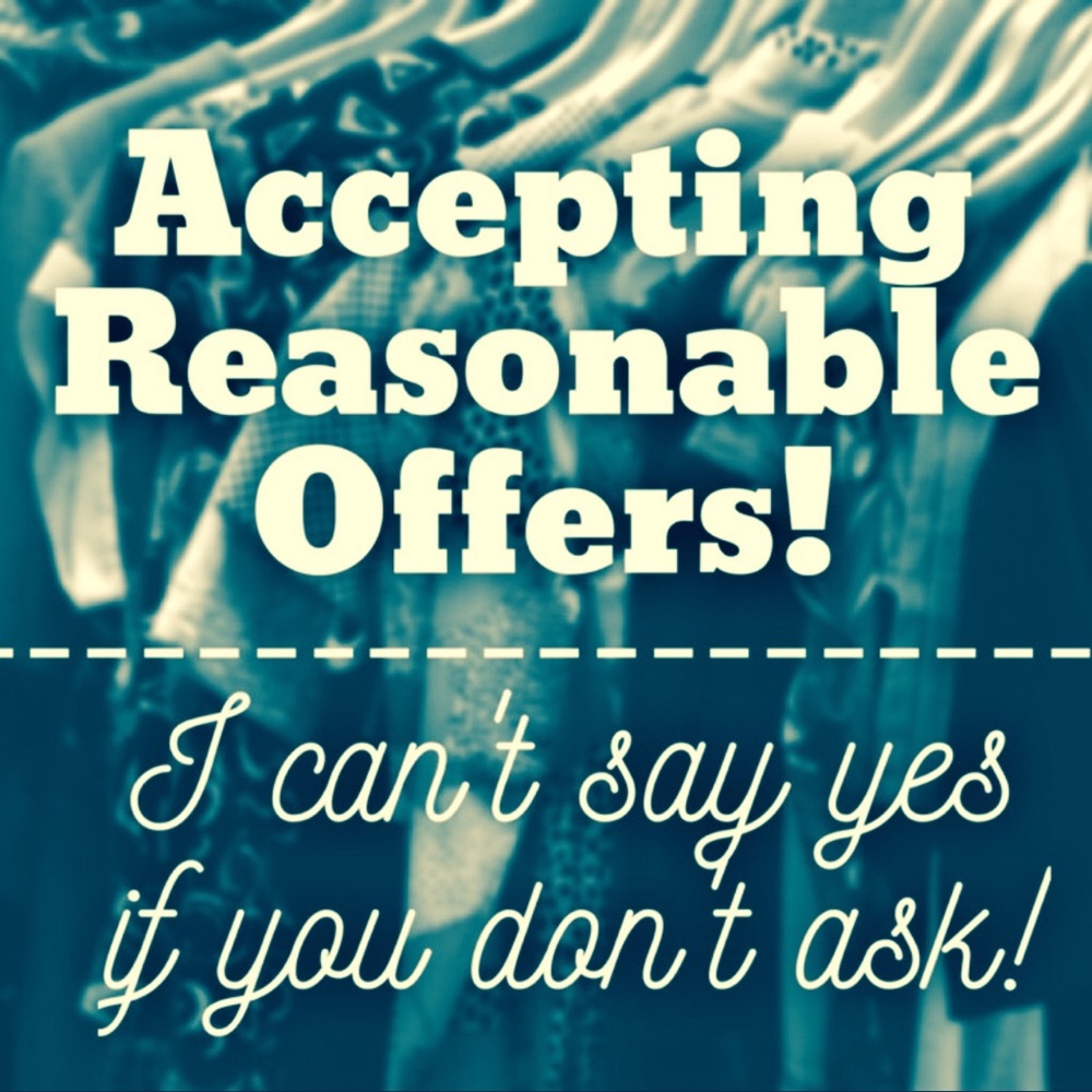 CHECK OUT MY CLOSET & MAKE ME AN OFFER/TRADE‼️