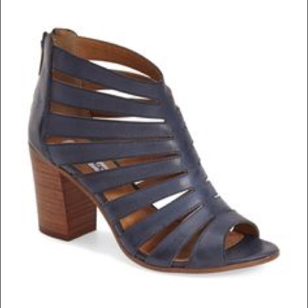 Steve Madden Vendetaa leather multi-strap sandals