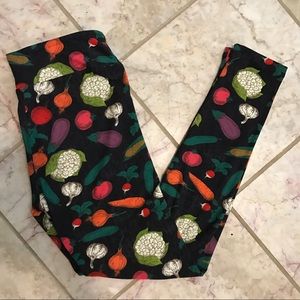 EUC LuLaRoe Leggings- OS- Vegetables