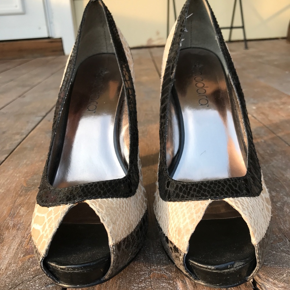 Ladies pumps