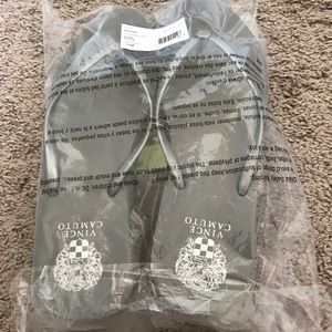 ❗️FLASH SALE ❗️🆕 UNUSED Vince Camuto flip flops