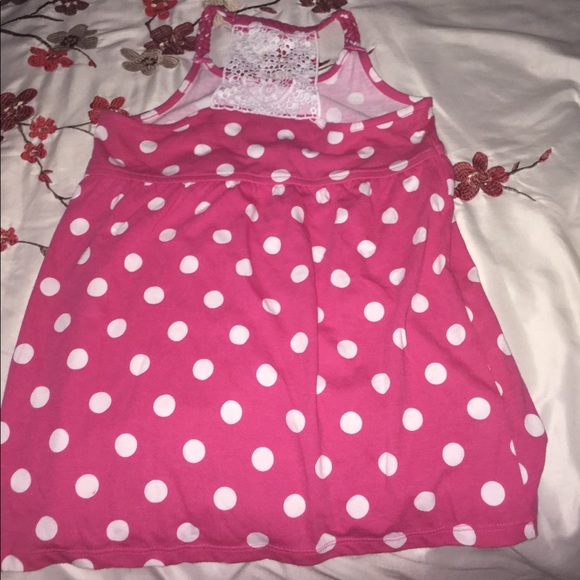 Nice summary shirt with lace on the back. - Picture 2 of 3