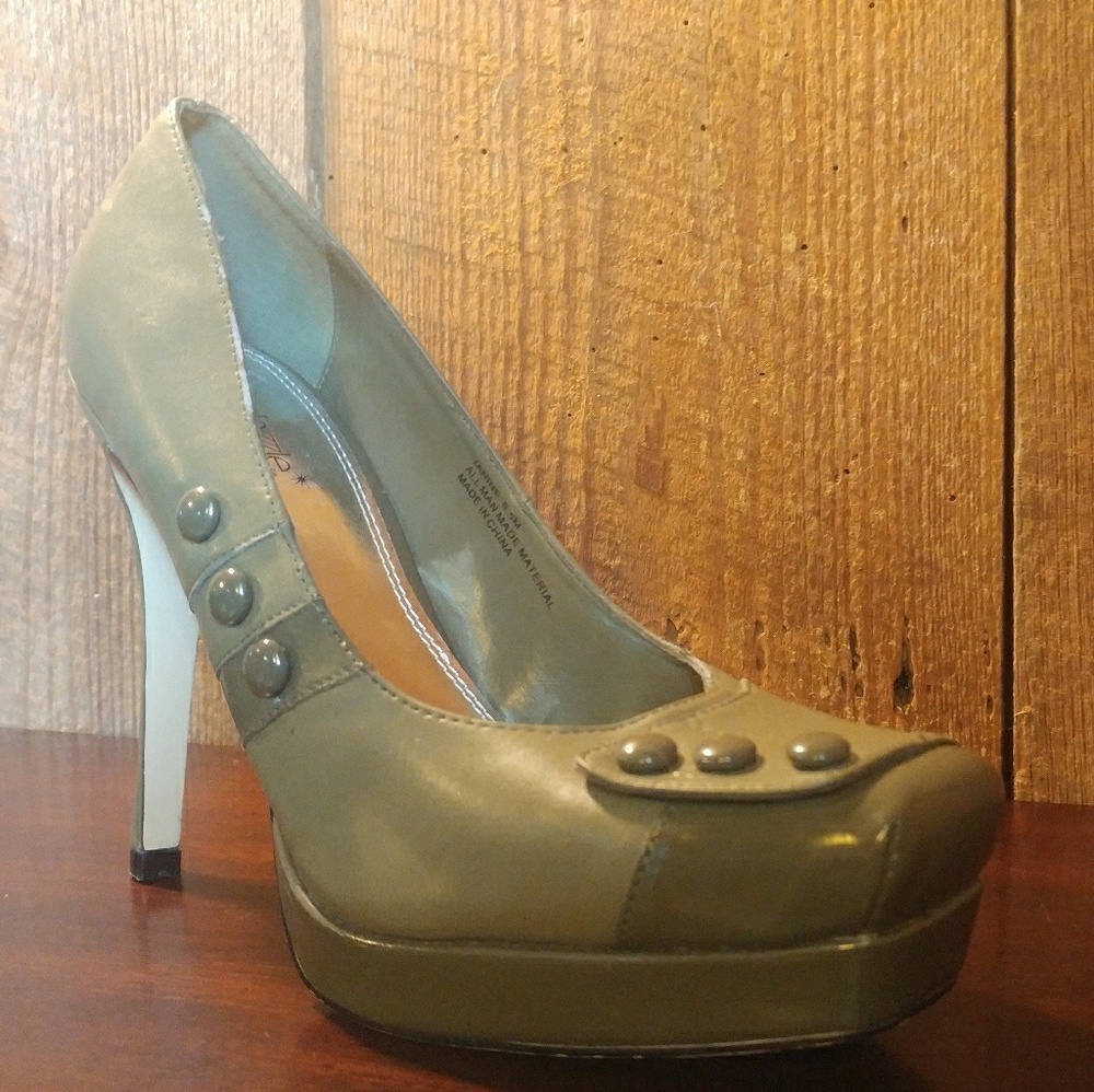 Army Inspired Pumps