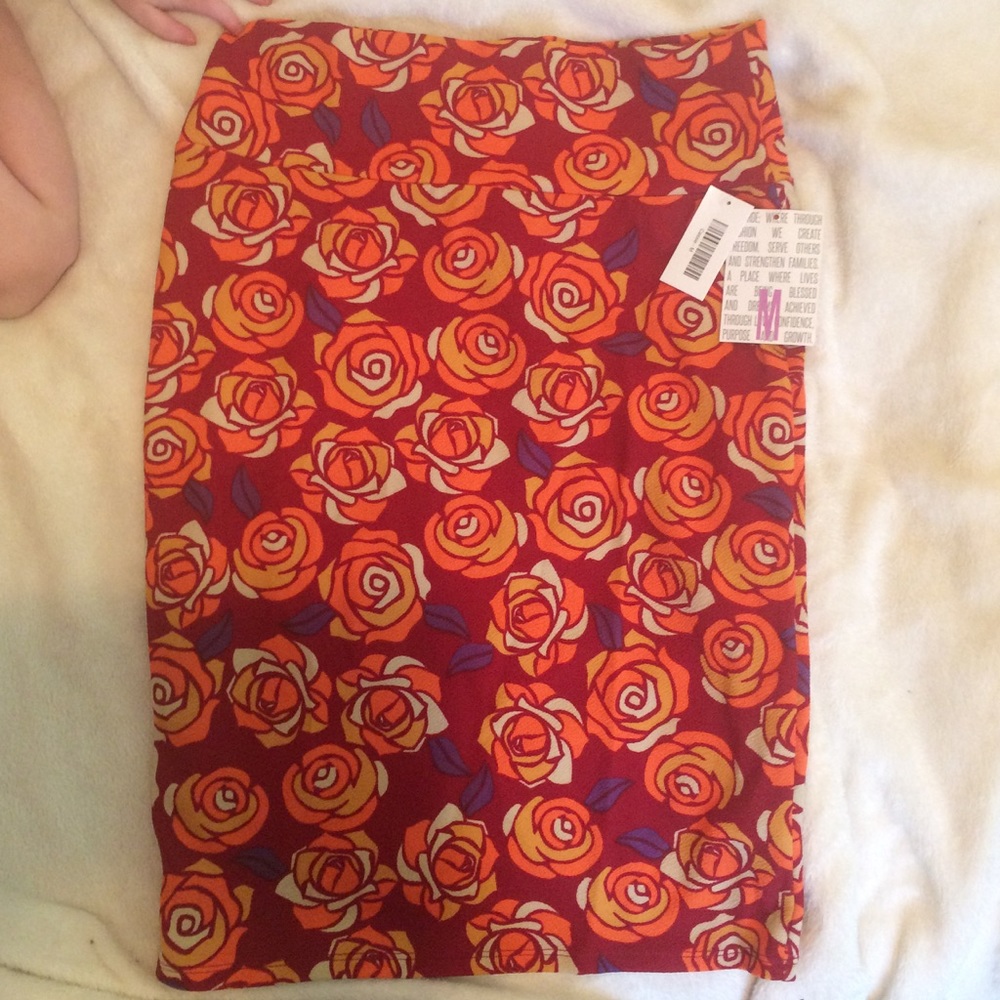 *SOLD ON MERC** Lularoe Disney roses Cassie skirt