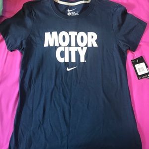 NWT Navy tigers slim fit tee