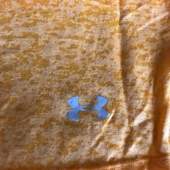 Under Armour work out T- shirt - Picture 3 of 4