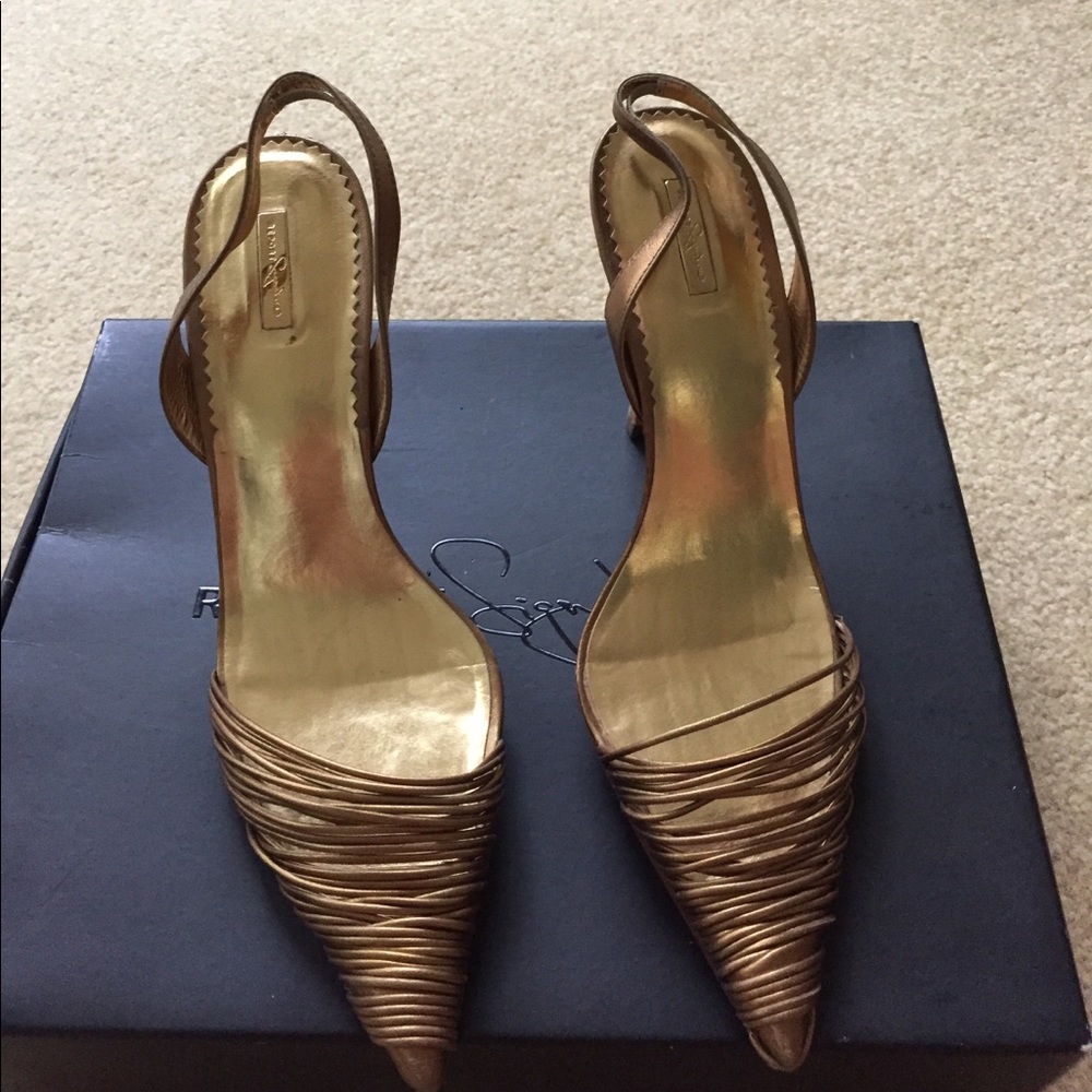 Really sexy metallic shoe