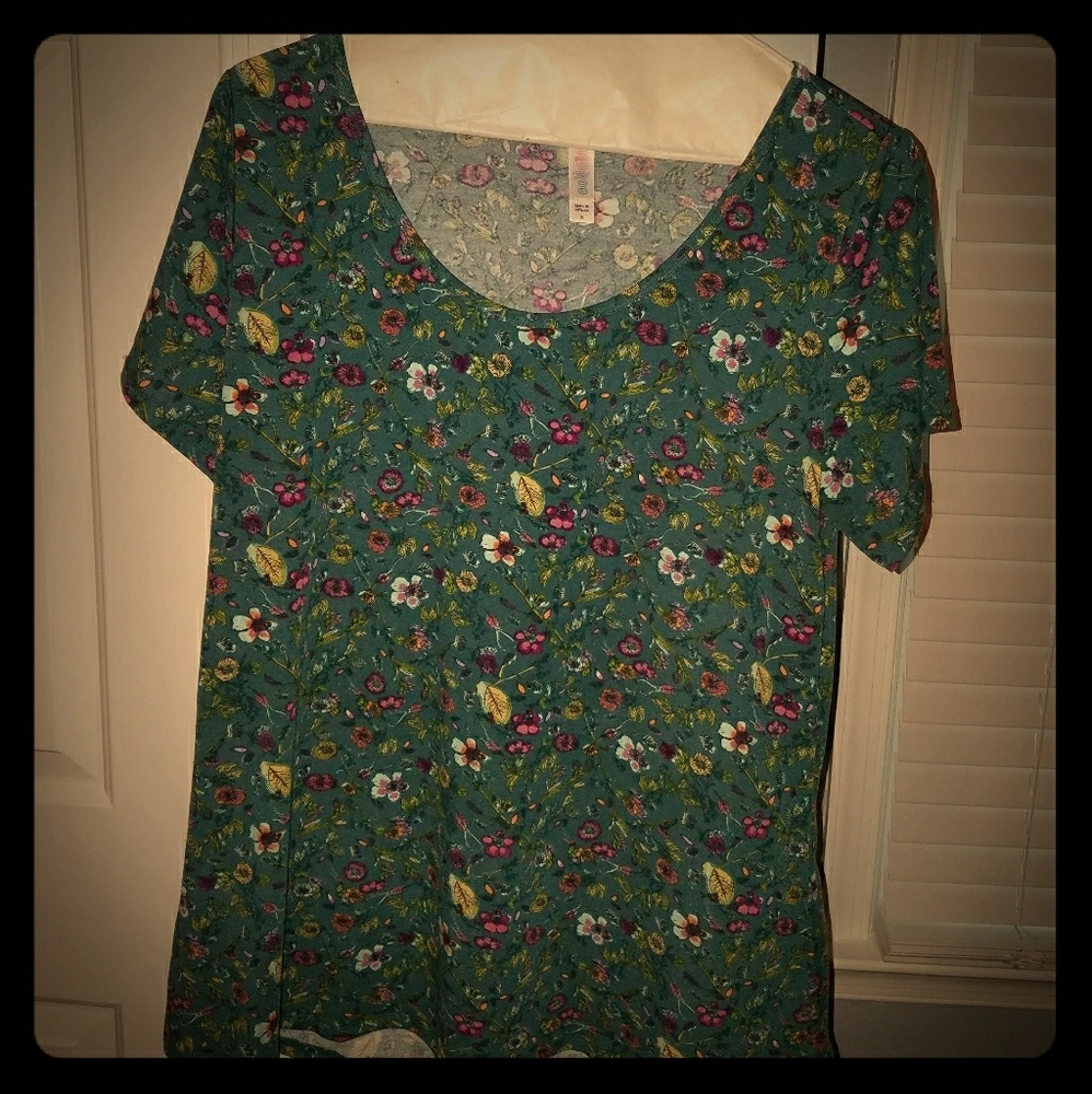 Lularoe Classic tee