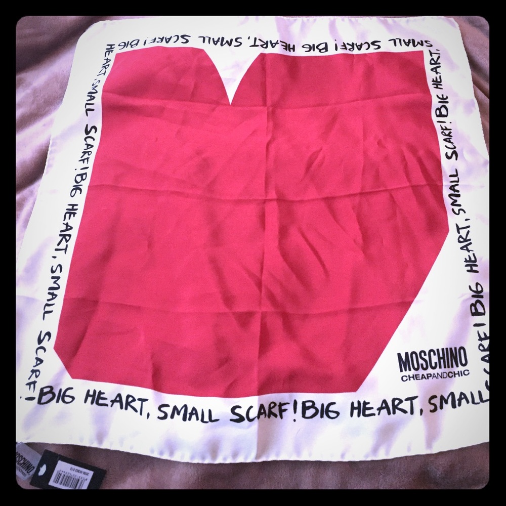 🆕NWT MOSCHINO 💯% Silk Neck Scarf