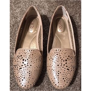 NWOT Tan Lace Cutout Loafer Flats