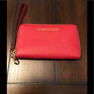 Michael Kors Jet Set Smartphone Wristlet