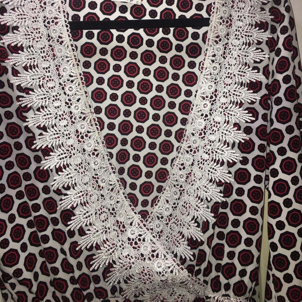 Lace Pattern Romper - Picture 2 of 4