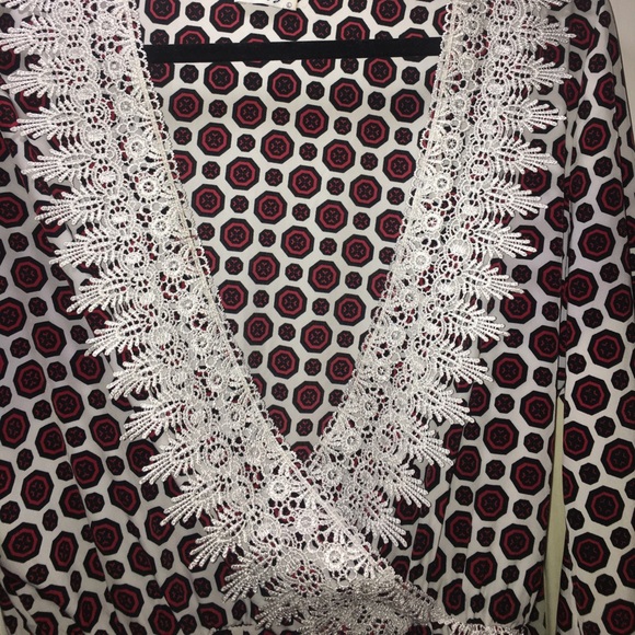 Lace Pattern Romper - Picture 2 of 4