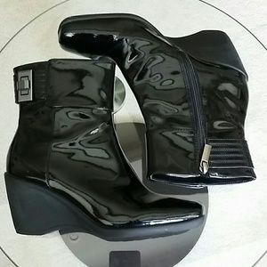 NWOT Bandolino patent leather booties size 7.5 M