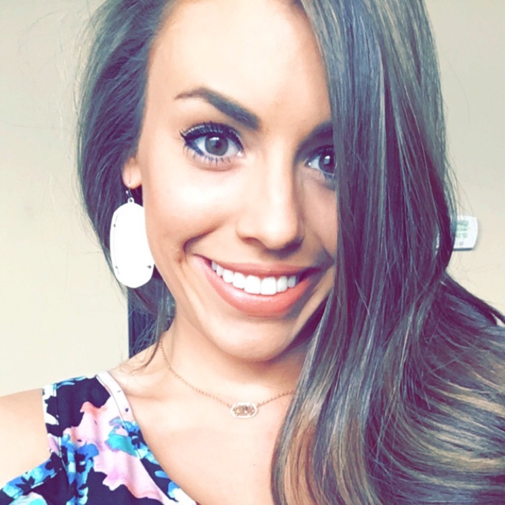 Meet your Posher, Abbey