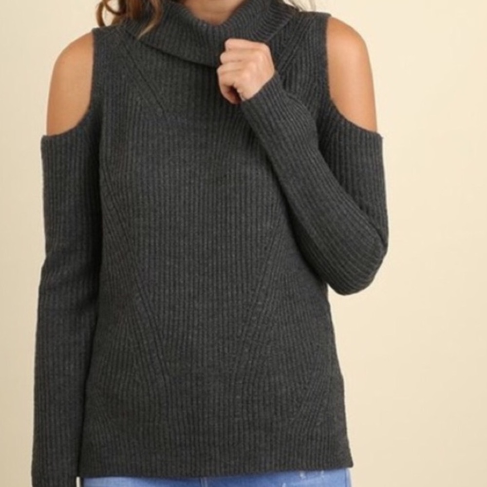 Last 1🎉HOST PICK Cold Shoulder Turtleneck Sweater - Picture 6 of 8
