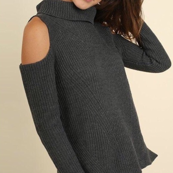 Last 1🎉HOST PICK Cold Shoulder Turtleneck Sweater - Picture 5 of 8