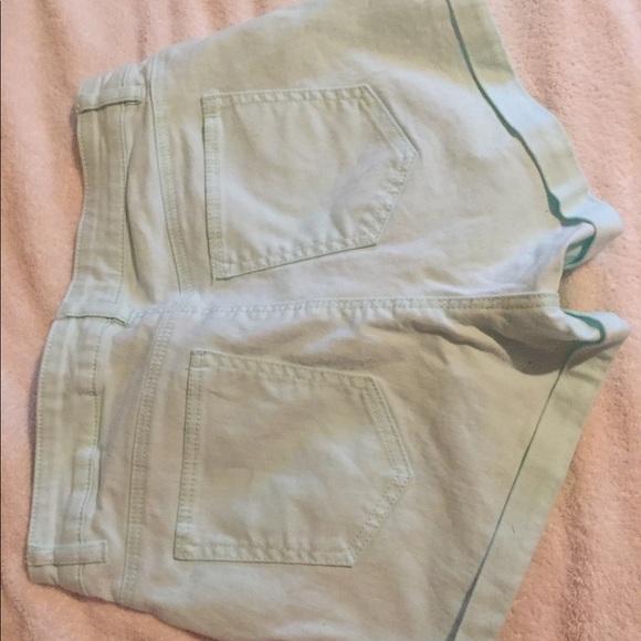 H&M Mint colored short shorts - Picture 2 of 3