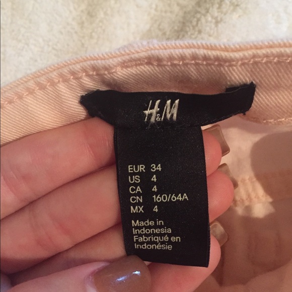 H&M pink shorts - Picture 3 of 3