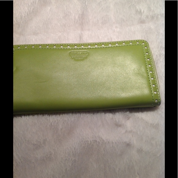 Coach Handbags - NWT Coach zippered wallet