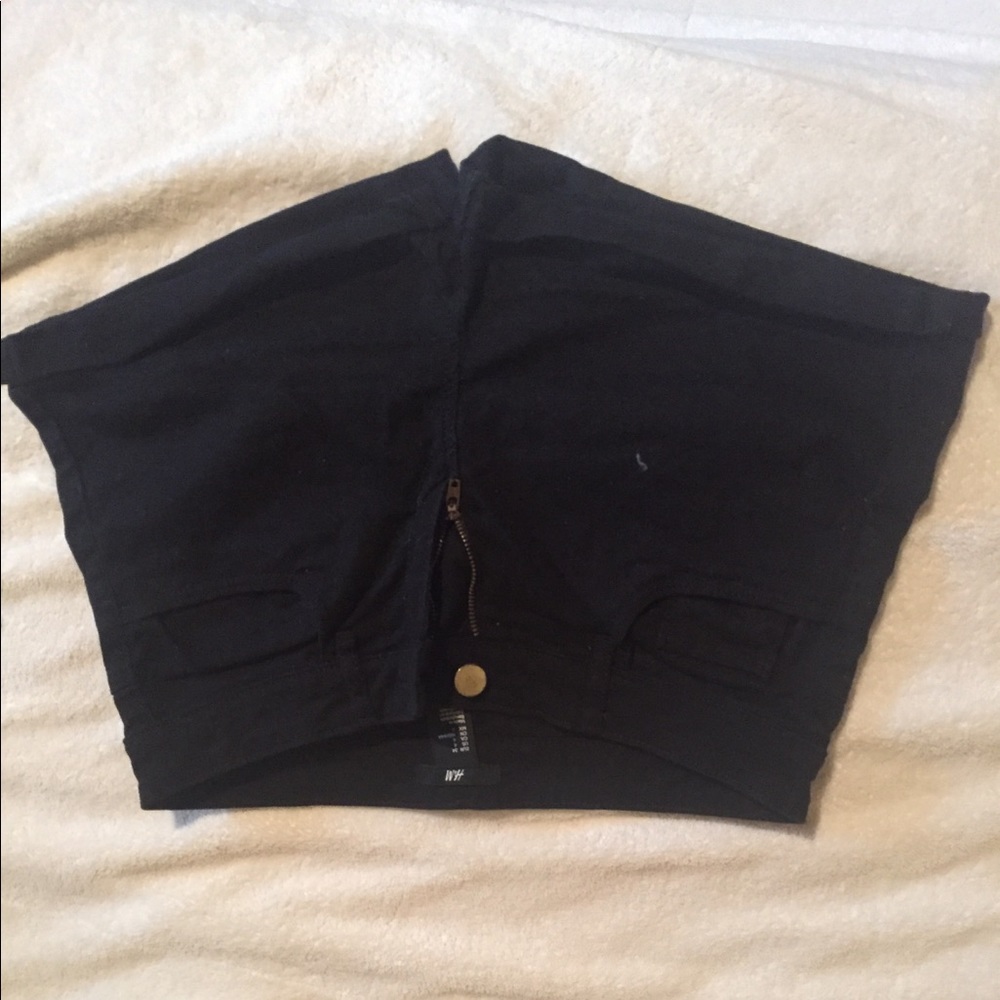 H&M black shorts