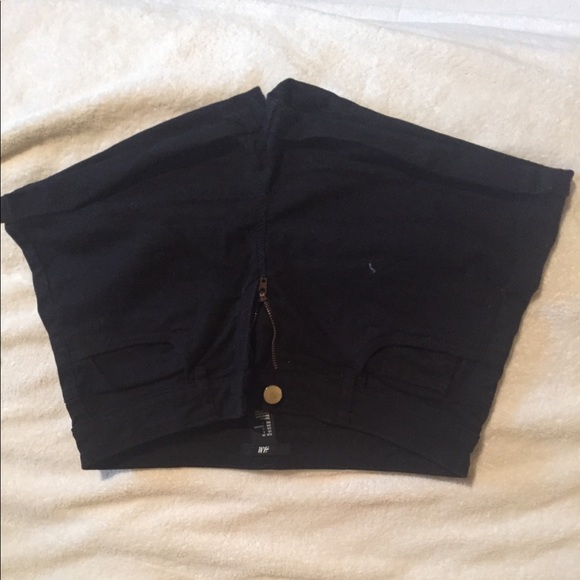 H&M black shorts - Picture 1 of 3