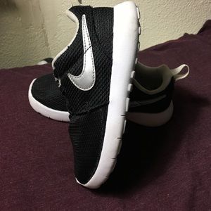 Nike sneaker toddler size 10c