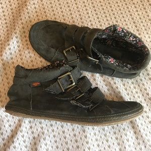 Green Zippered Rocket Dog shoes Size 8.5