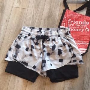 Lululemon Shorts with Mesh Lining Size 8