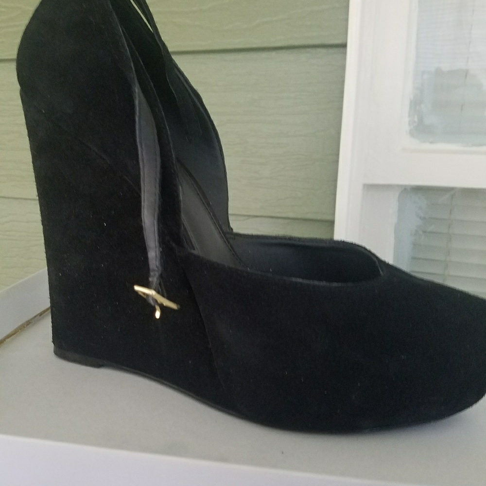 Shoes - Picture 3 of 4